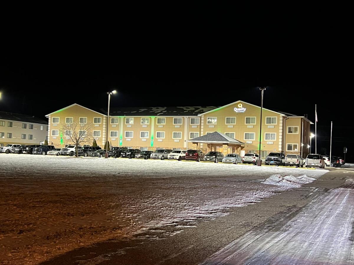 Quality Inn & Suites Wisconsin Dells Downtown - Waterparks Area Exterior photo