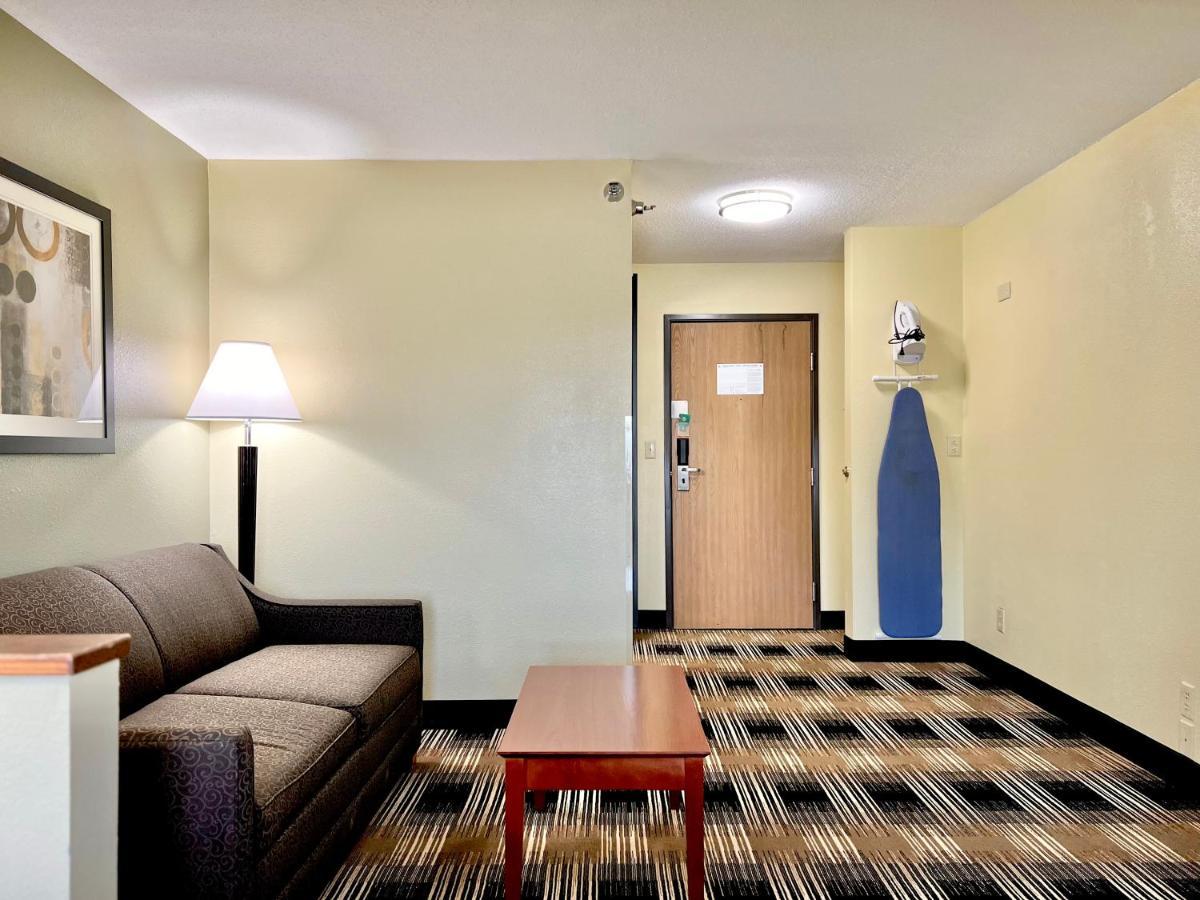 Quality Inn & Suites Wisconsin Dells Downtown - Waterparks Area Exterior photo