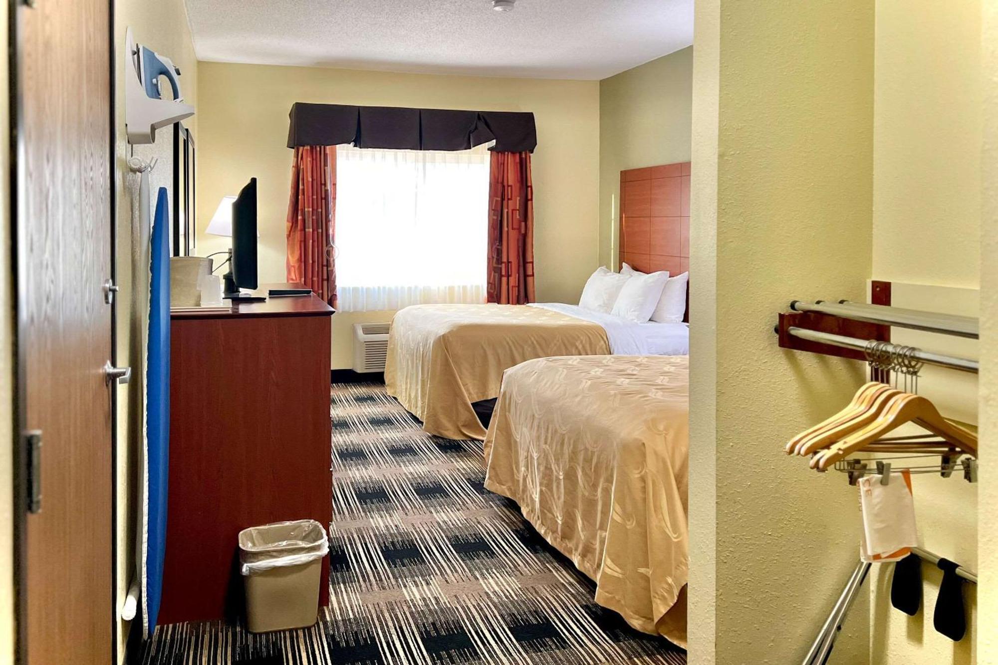 Quality Inn & Suites Wisconsin Dells Downtown - Waterparks Area Exterior photo