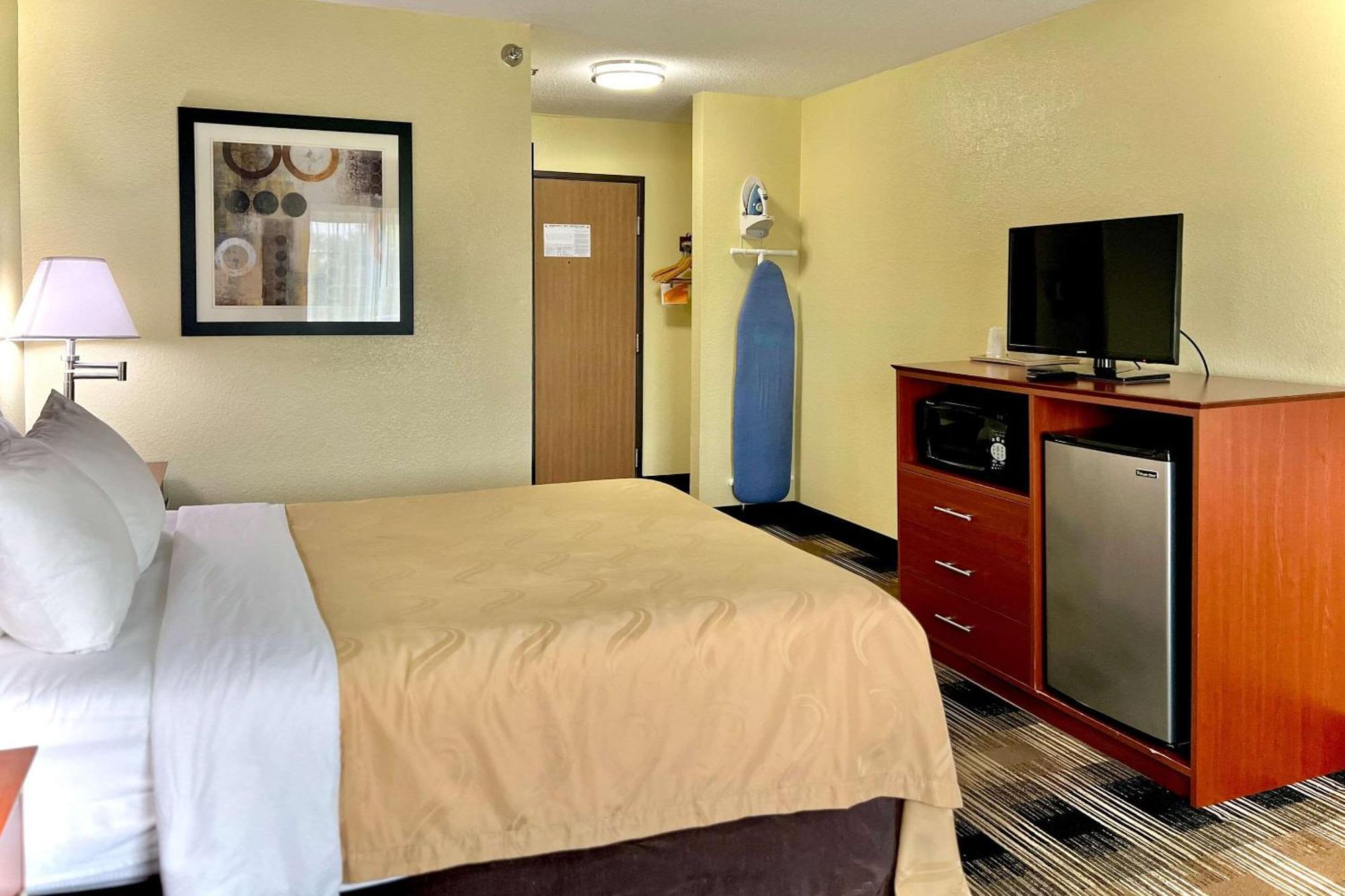 Quality Inn & Suites Wisconsin Dells Downtown - Waterparks Area Exterior photo