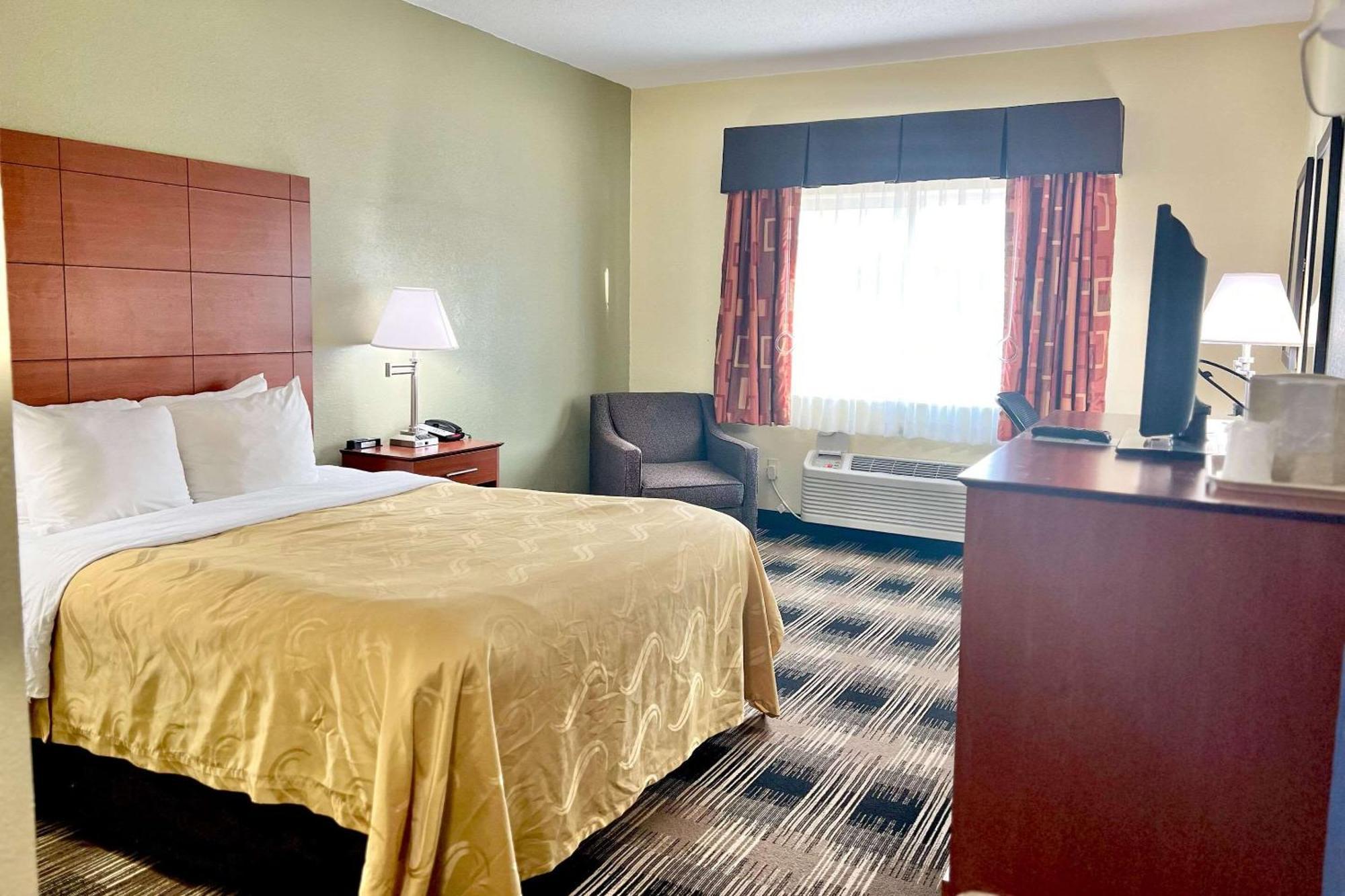 Quality Inn & Suites Wisconsin Dells Downtown - Waterparks Area Exterior photo