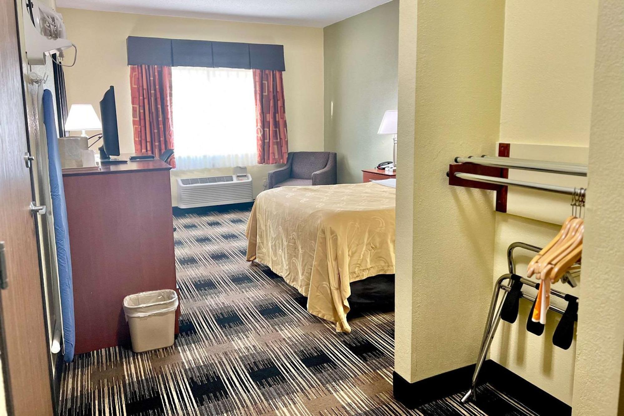 Quality Inn & Suites Wisconsin Dells Downtown - Waterparks Area Exterior photo