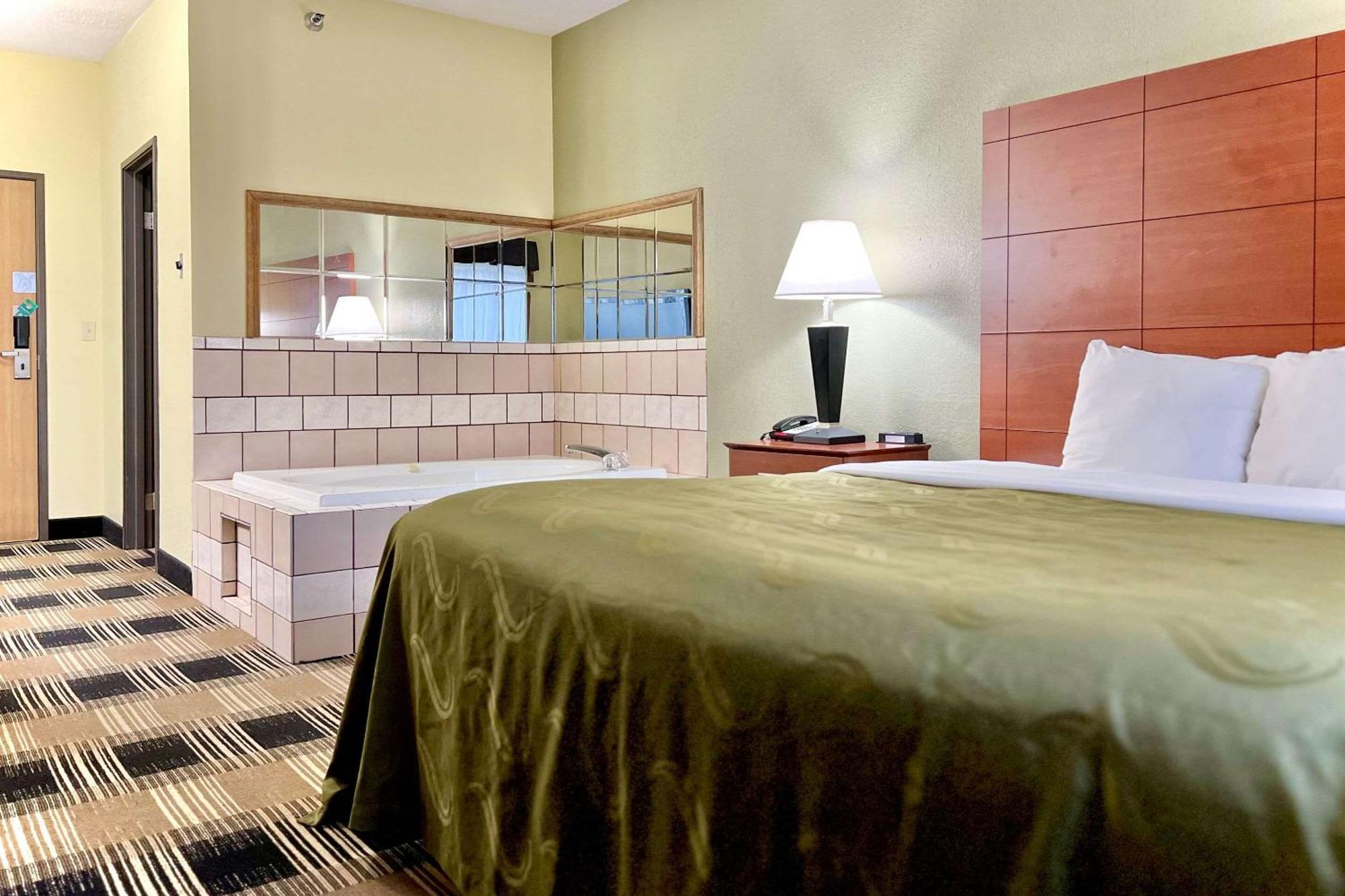 Quality Inn & Suites Wisconsin Dells Downtown - Waterparks Area Exterior photo