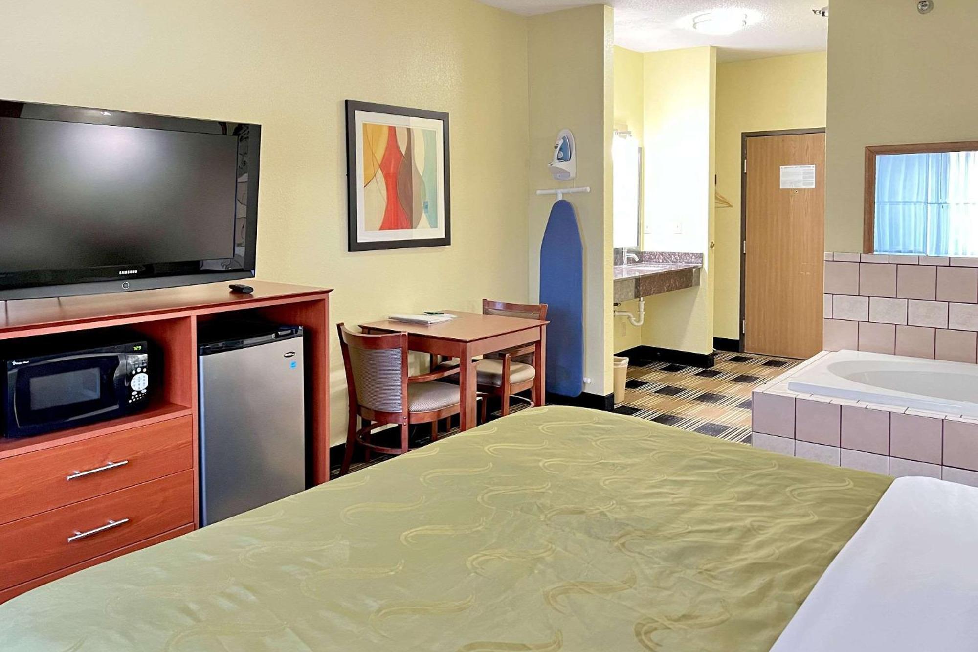 Quality Inn & Suites Wisconsin Dells Downtown - Waterparks Area Exterior photo